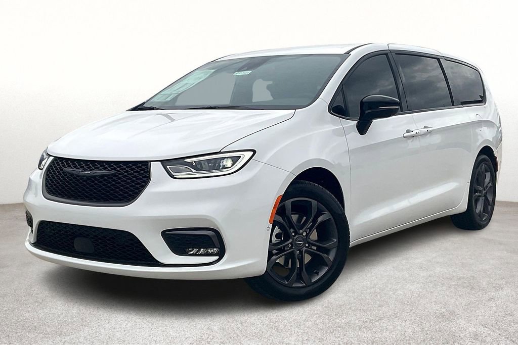 New 2026 Chrysler Pacifica Select image 2