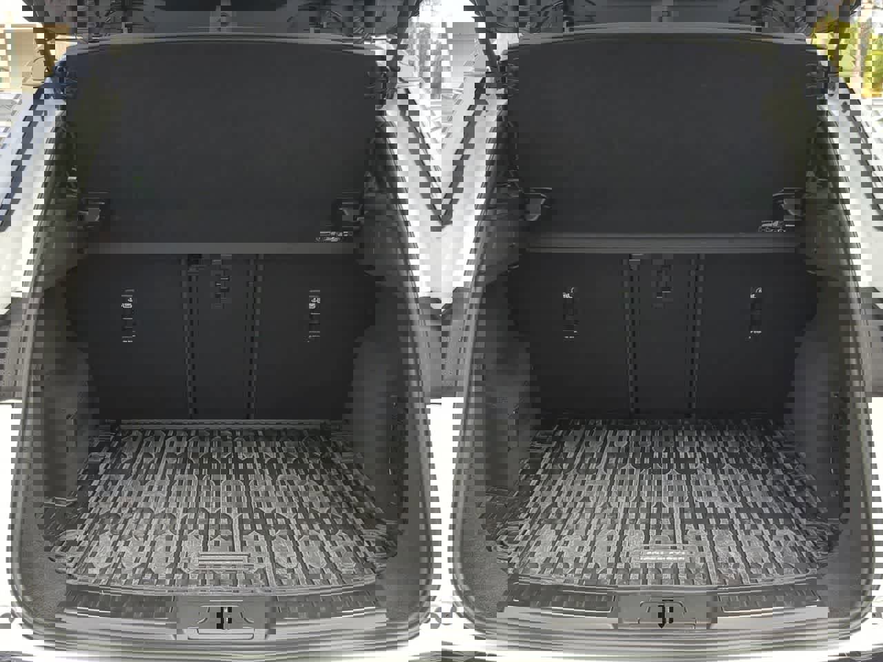 Certified 2025 Land Rover Range Rover Evoque Dynamic SE image 36