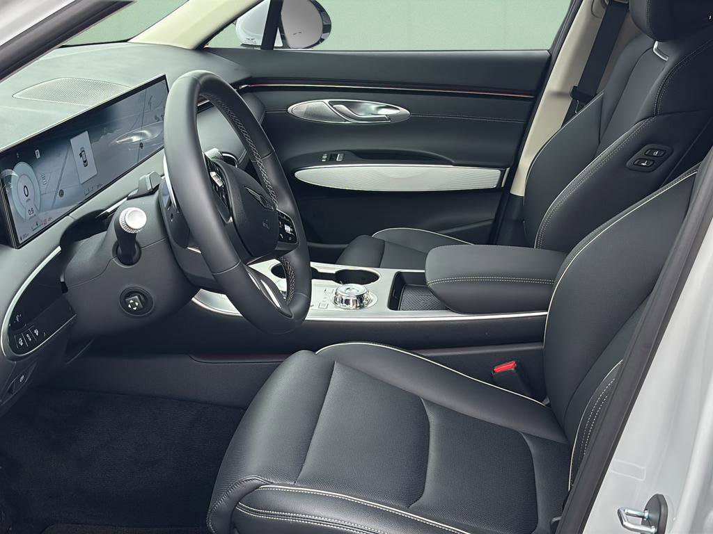 Certified 2026 Genesis GV70 2.5T Advanced image 19