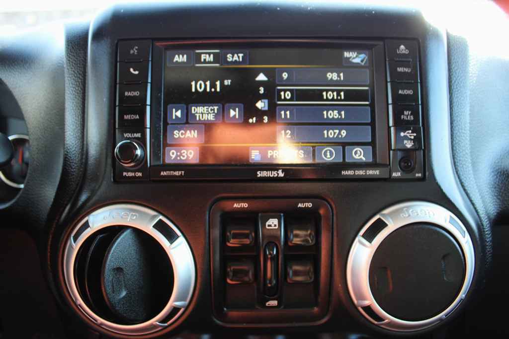 Used 2016 Jeep Wrangler Unlimited Sahara w/ Dual Top Group image 16