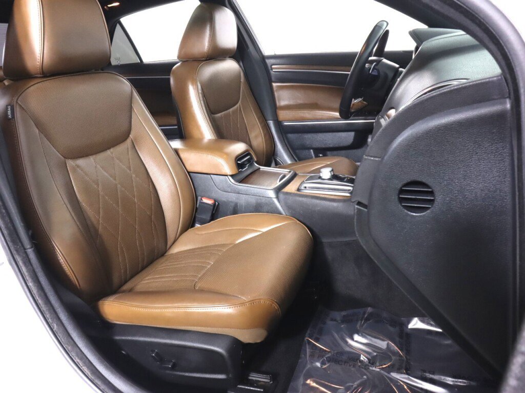 Used 2018 Chrysler 300 C w/ Safetytec Plus Group image 41