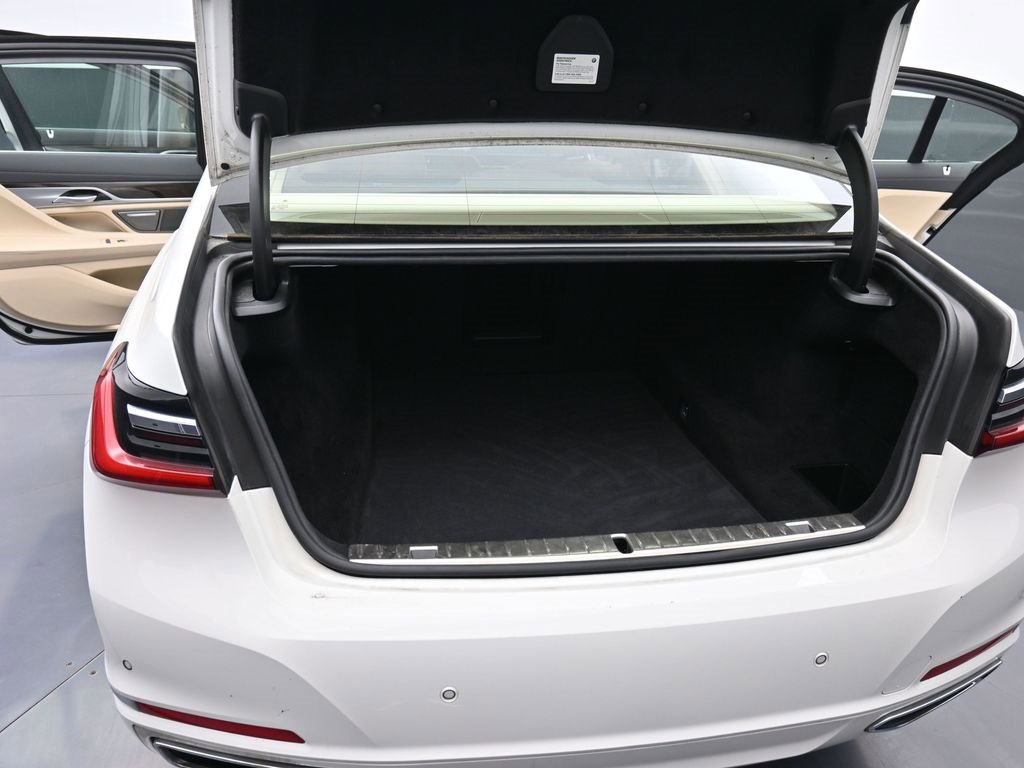 Used 2021 BMW 740i xDrive image 17