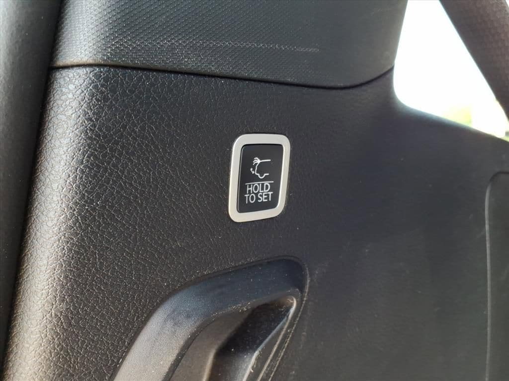 Used 2024 Jeep Wagoneer Series III AWD/4WD image 26