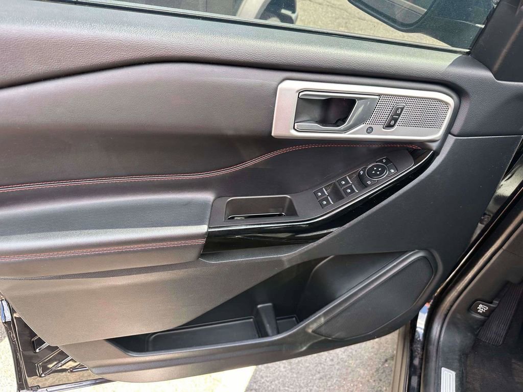 Used 2023 Ford Explorer ST-Line image 16