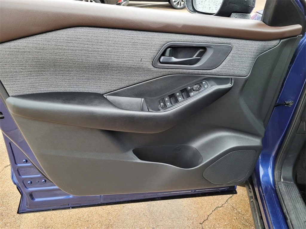 Used 2023 Nissan Rogue S image 19