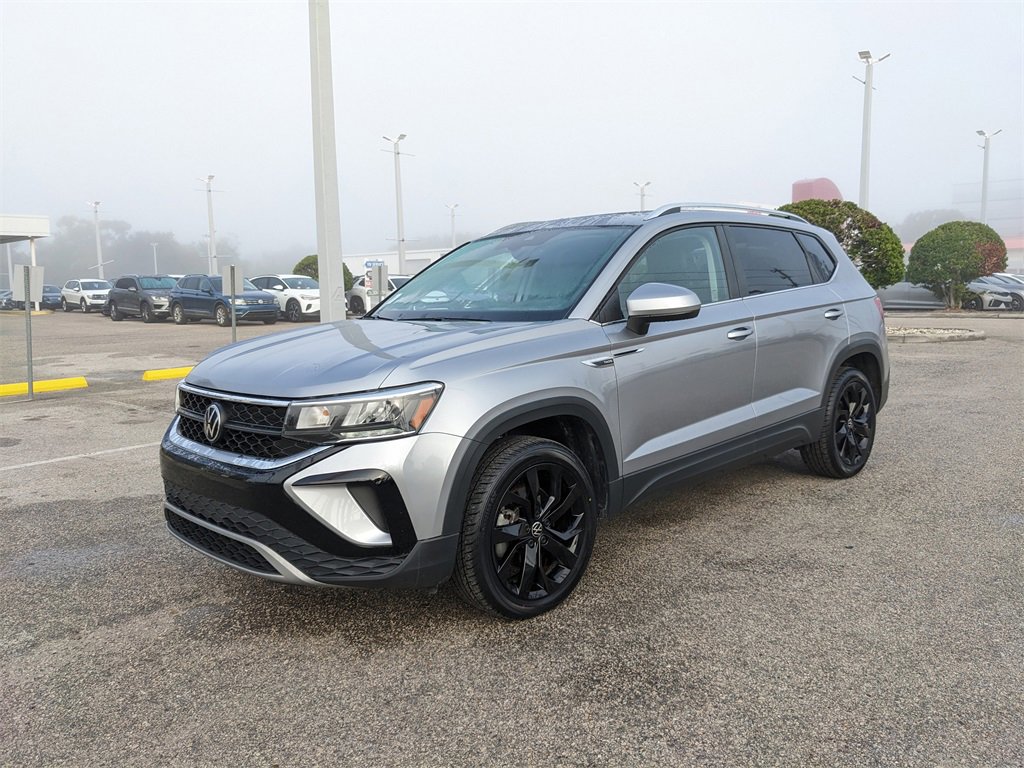 Certified 2023 Volkswagen Taos SE w/ Panoramic Sunroof Package image 3