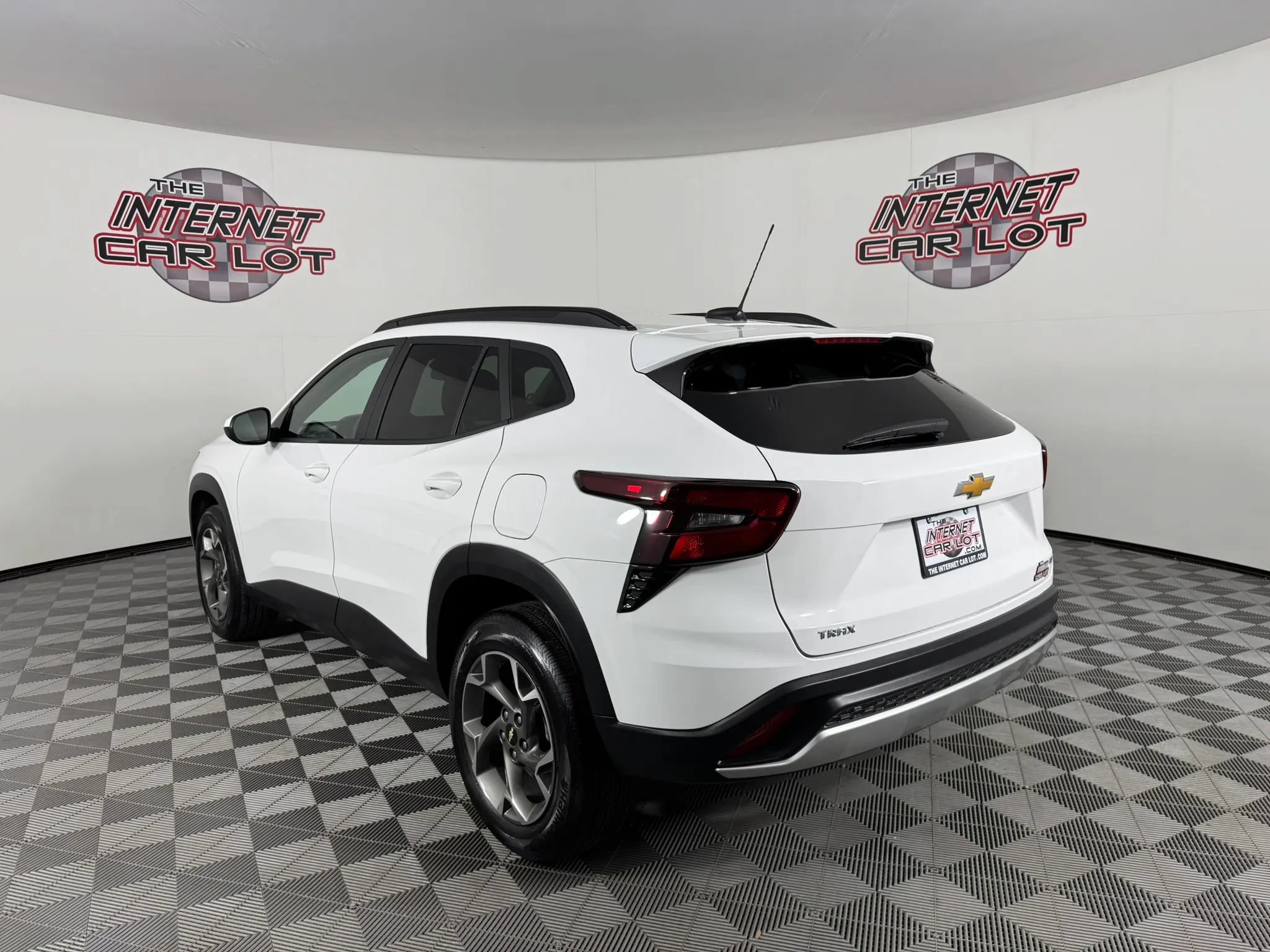 Used 2026 Chevrolet Trax LT FWD image 5