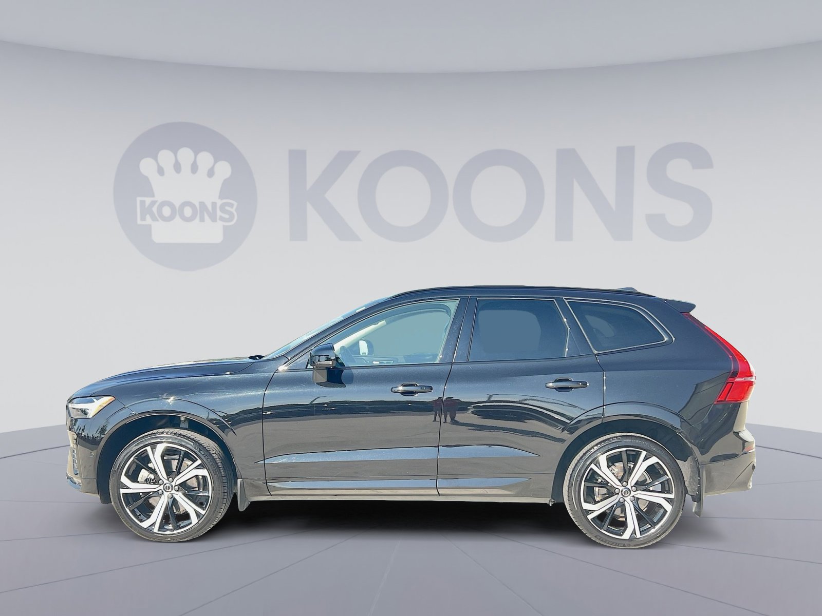 Certified 2023 Volvo XC60 B6 Ultimate w/ Climate Package image 2