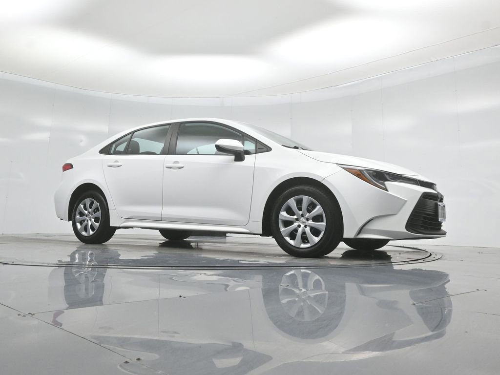 Used 2023 Toyota Corolla LE FWD image 4