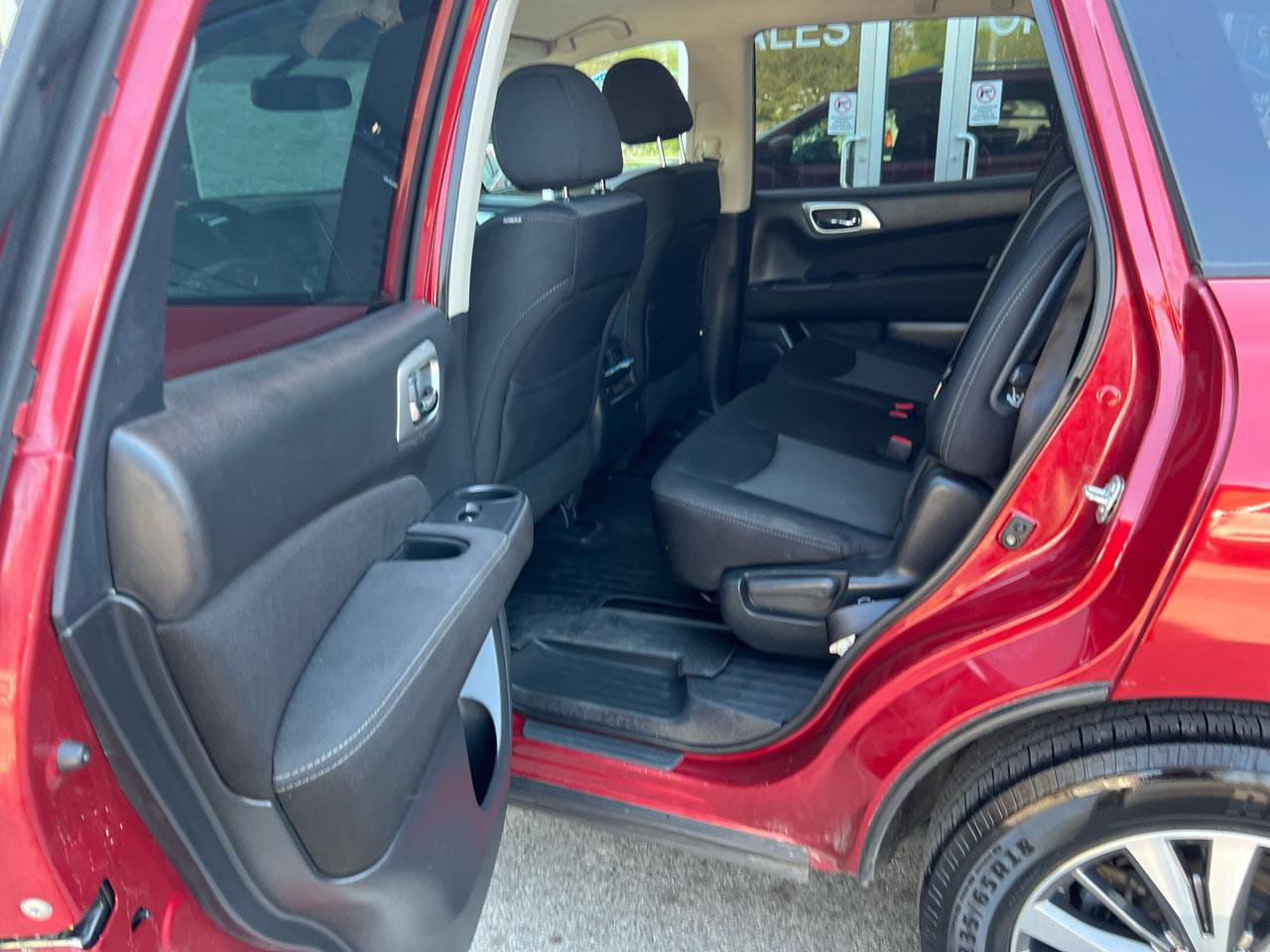 Used 2017 Nissan Pathfinder SV image 13