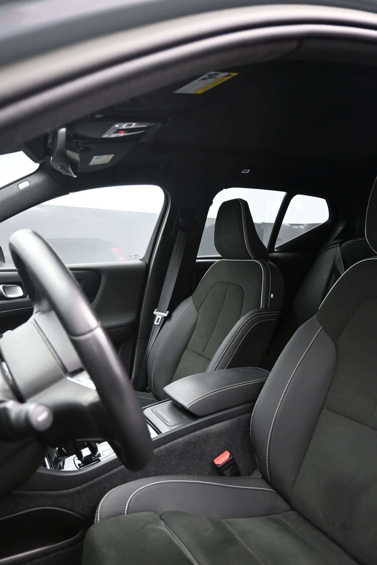 Used 2023 Volvo XC40 B5 Plus w/ Driver Assist Package AWD/4WD image 22