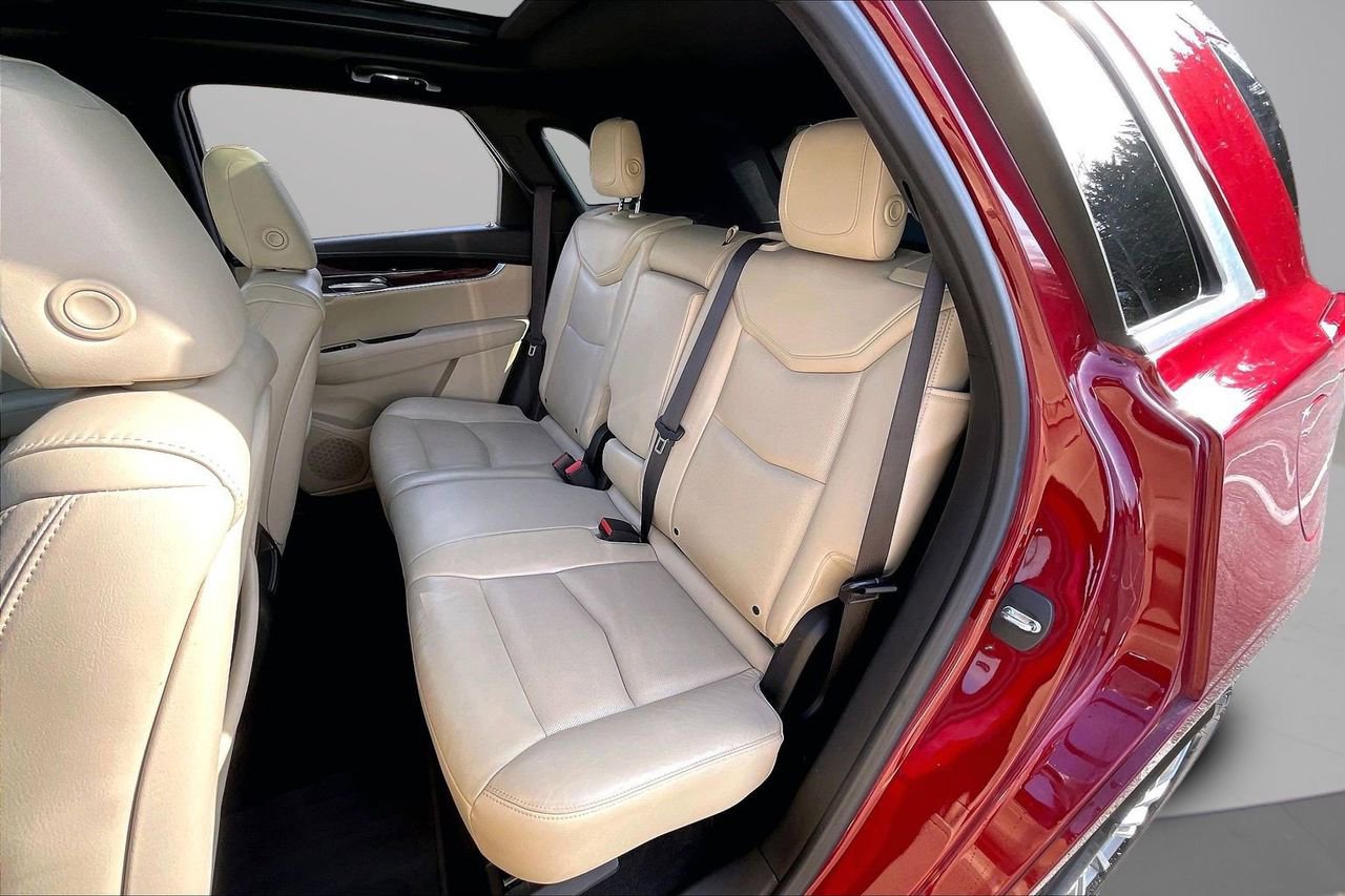 Used 2017 Cadillac XT5 Luxury w/ Driver Awareness Package image 24