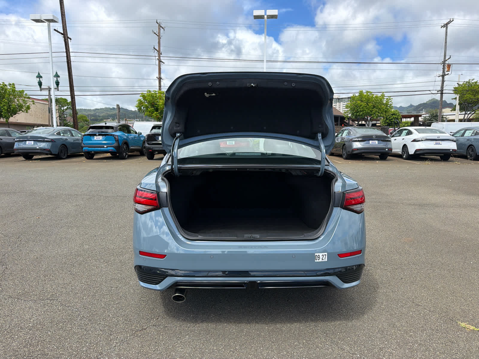 Used 2025 Nissan Sentra SR FWD image 11