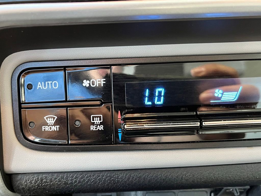 Used 2018 Toyota Corolla LE FWD image 6