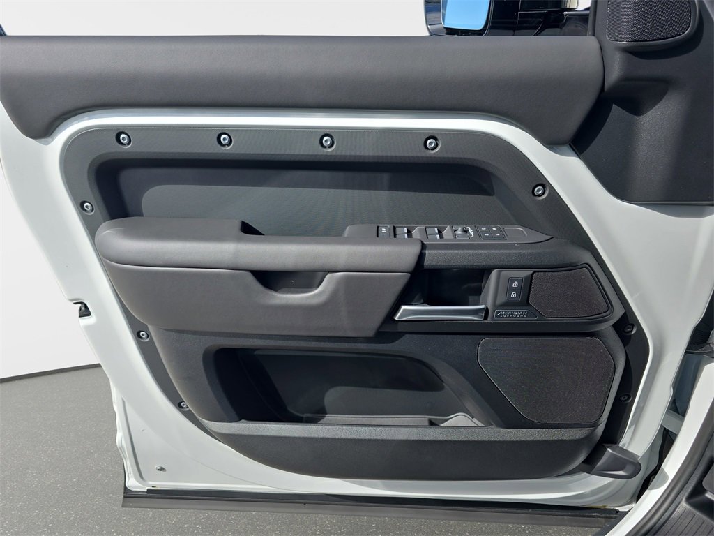 New 2026 Land Rover Defender 110 V8 image 27