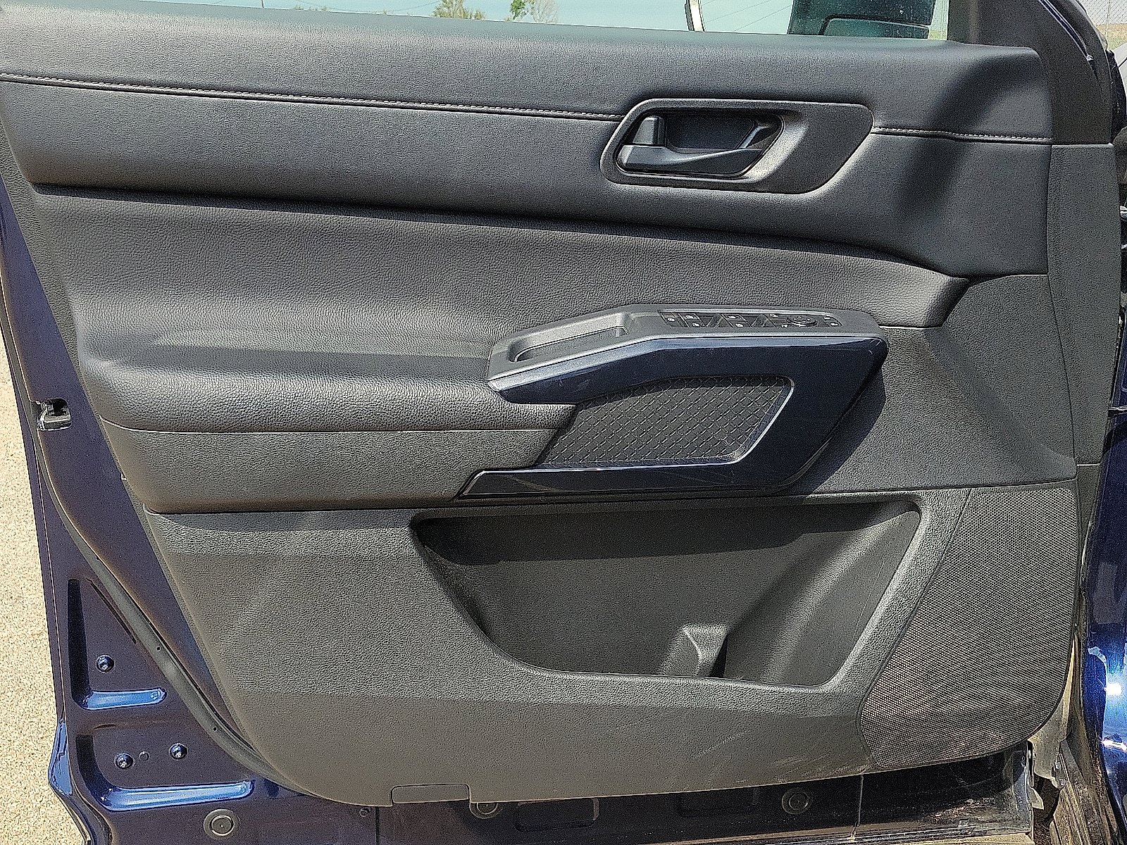 Used 2025 Nissan Pathfinder SV FWD image 11