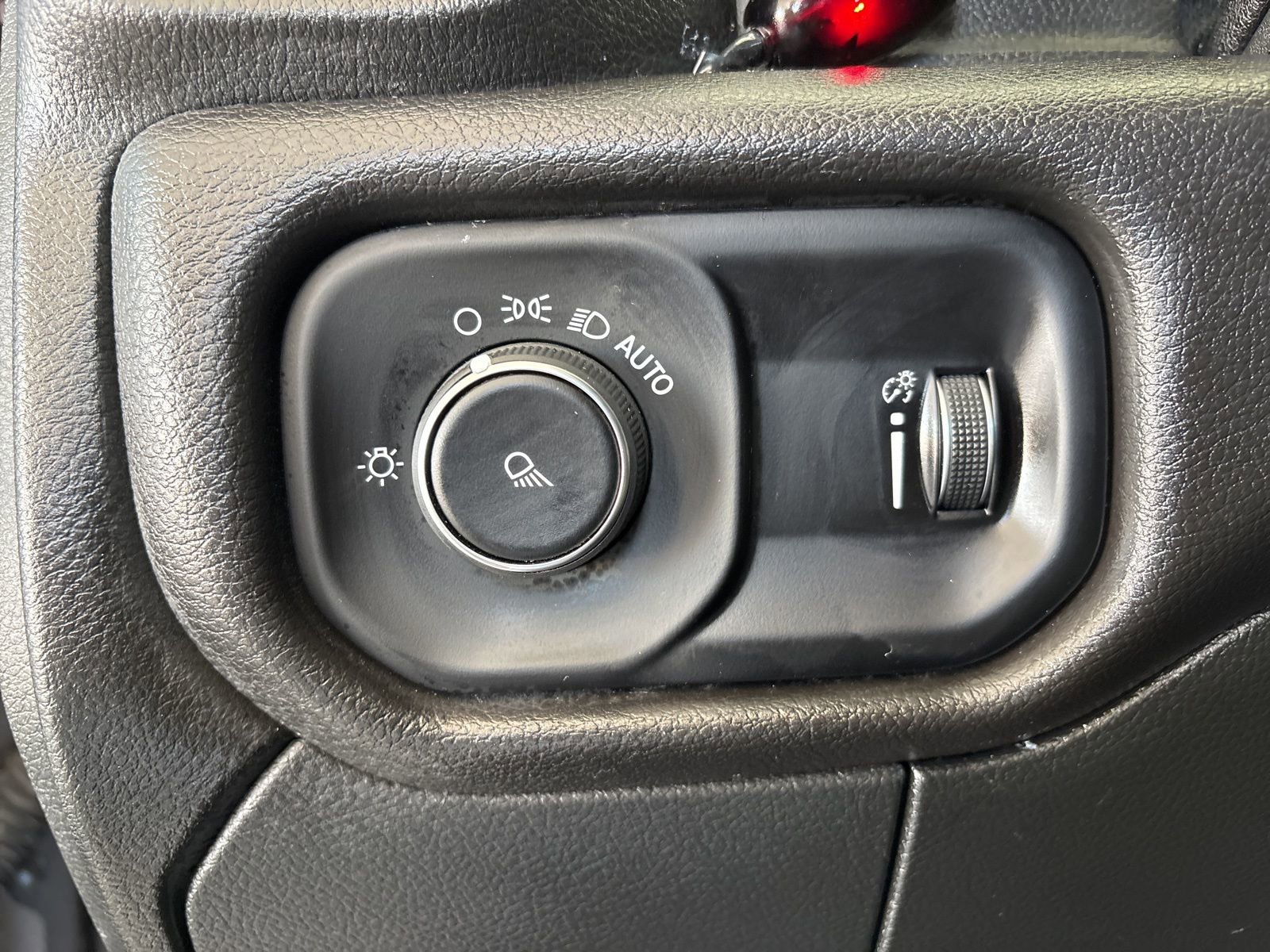 Used 2024 RAM 2500 Tradesman w/ Chrome Appearance Group image 12