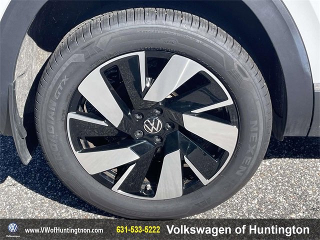 Certified 2025 Volkswagen Atlas Cross Sport SEL image 7
