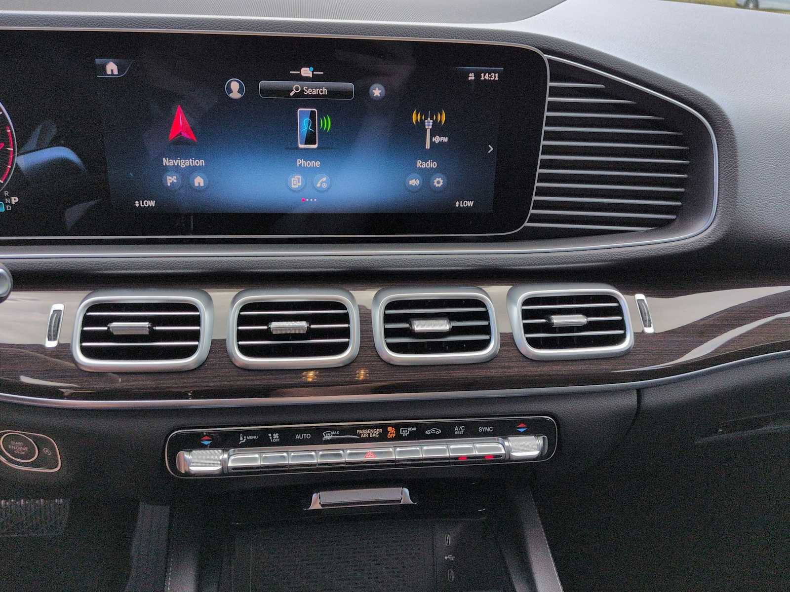 Used 2025 Mercedes-Benz GLE 350 4MATIC image 28