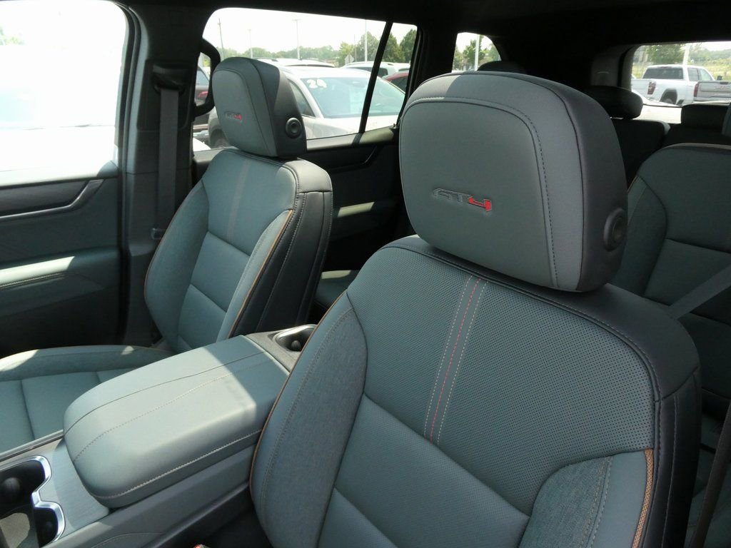 New 2025 GMC Acadia AT4 w/ Luxury Package AWD/4WD image 32