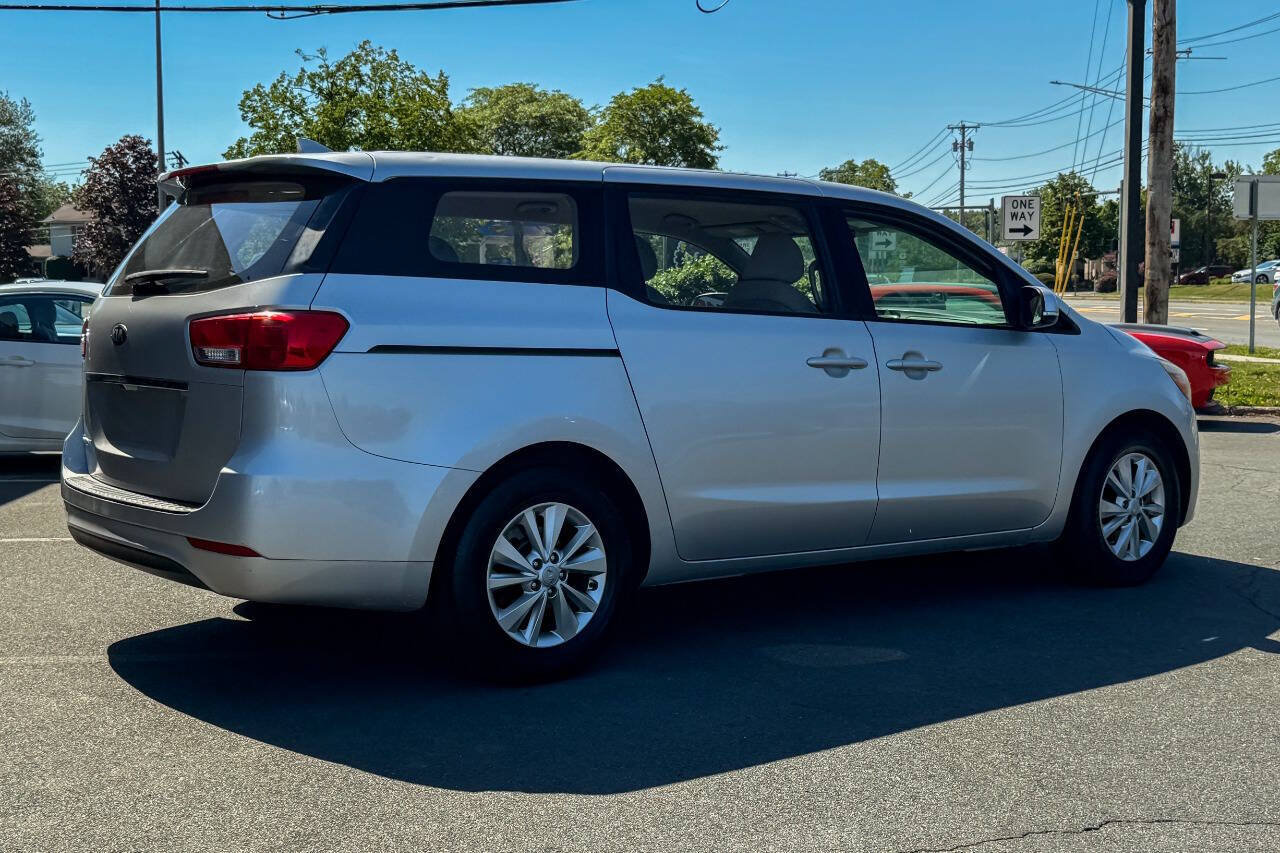 Used 2018 Kia Sedona L FWD image 4