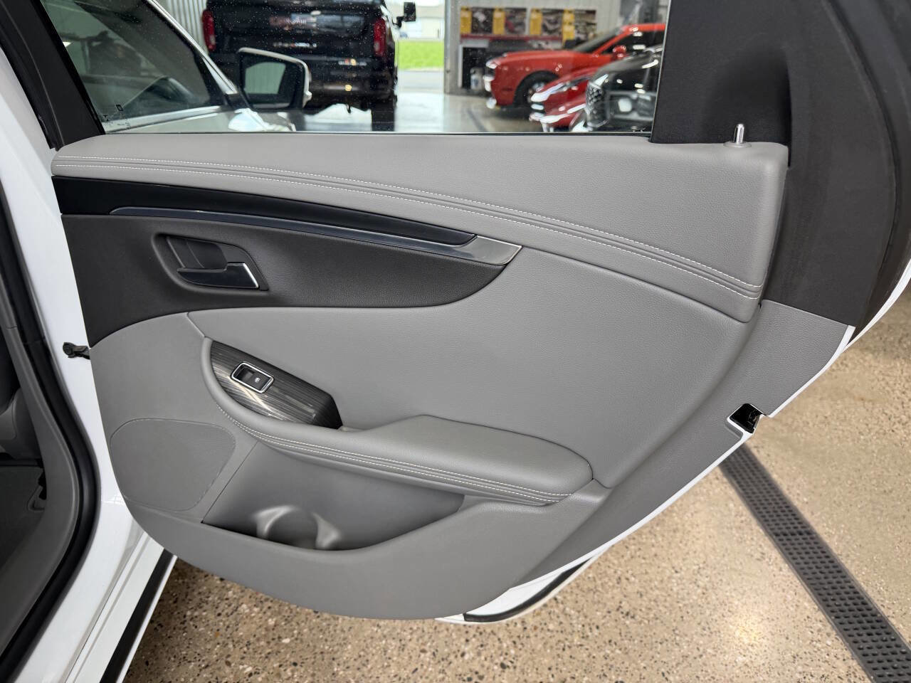 Used 2019 Chevrolet Impala LT w/ LT Leather Package FWD image 16