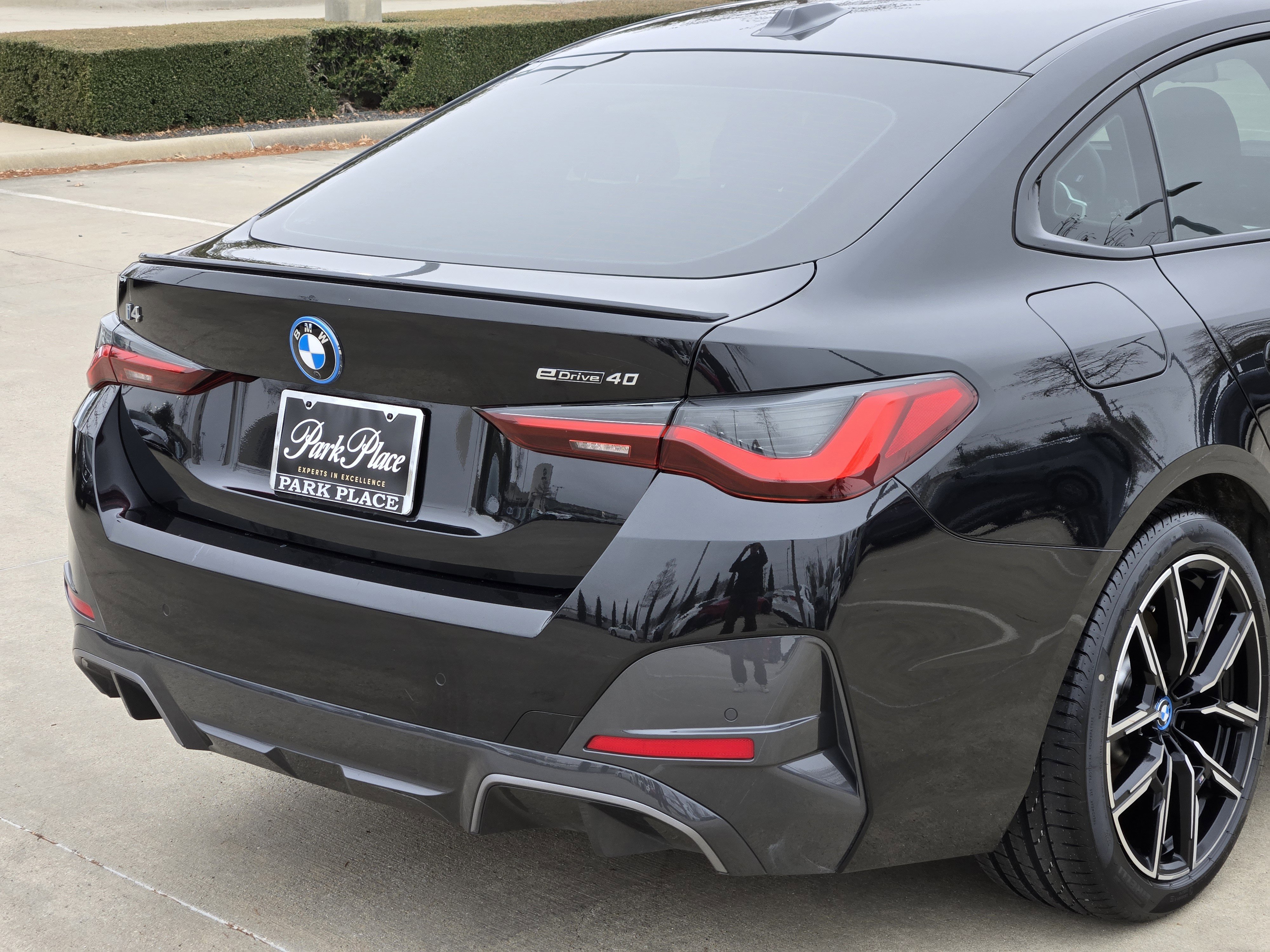 Used 2023 BMW i4 eDrive40 w/ M Sport Package image 15