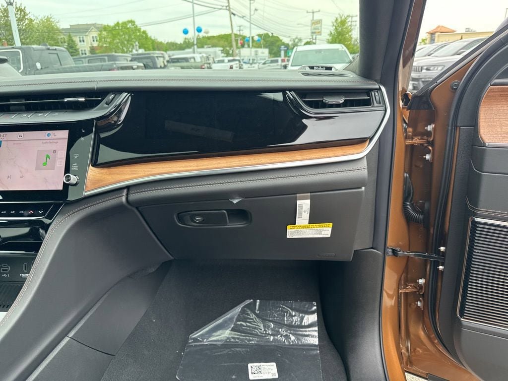 New 2026 Jeep Grand Cherokee Summit AWD/4WD image 25