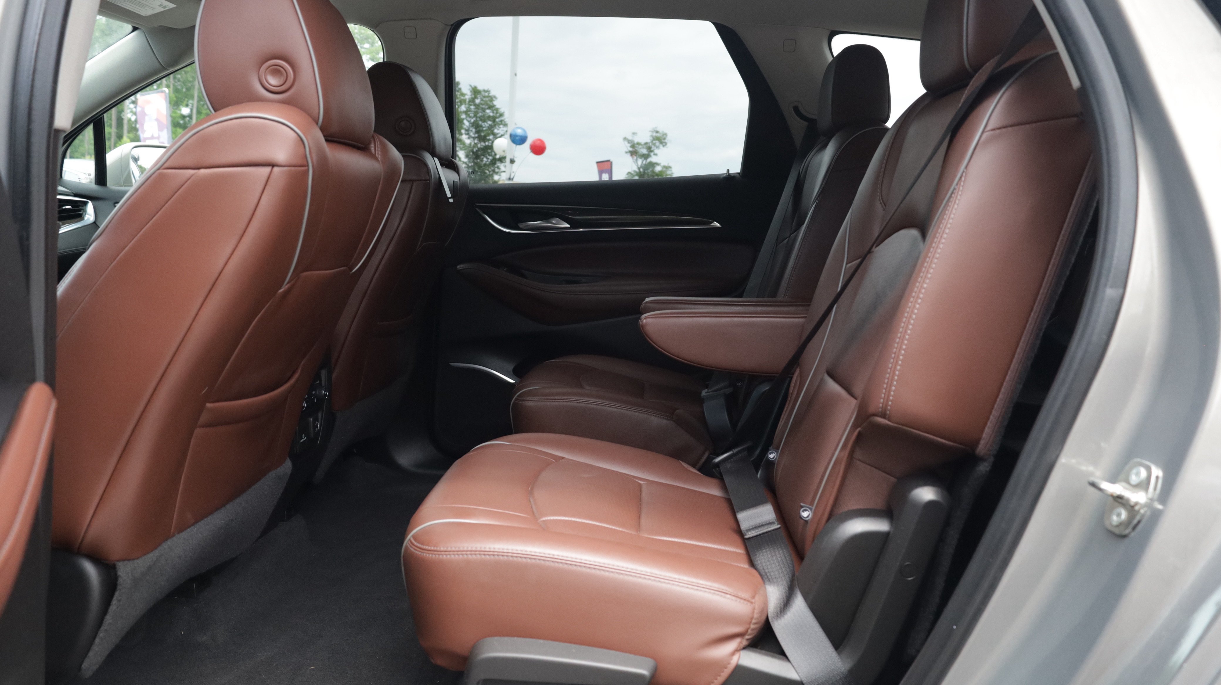 Used 2019 Buick Enclave Avenir w/ Avenir Technology Package AWD/4WD image 12