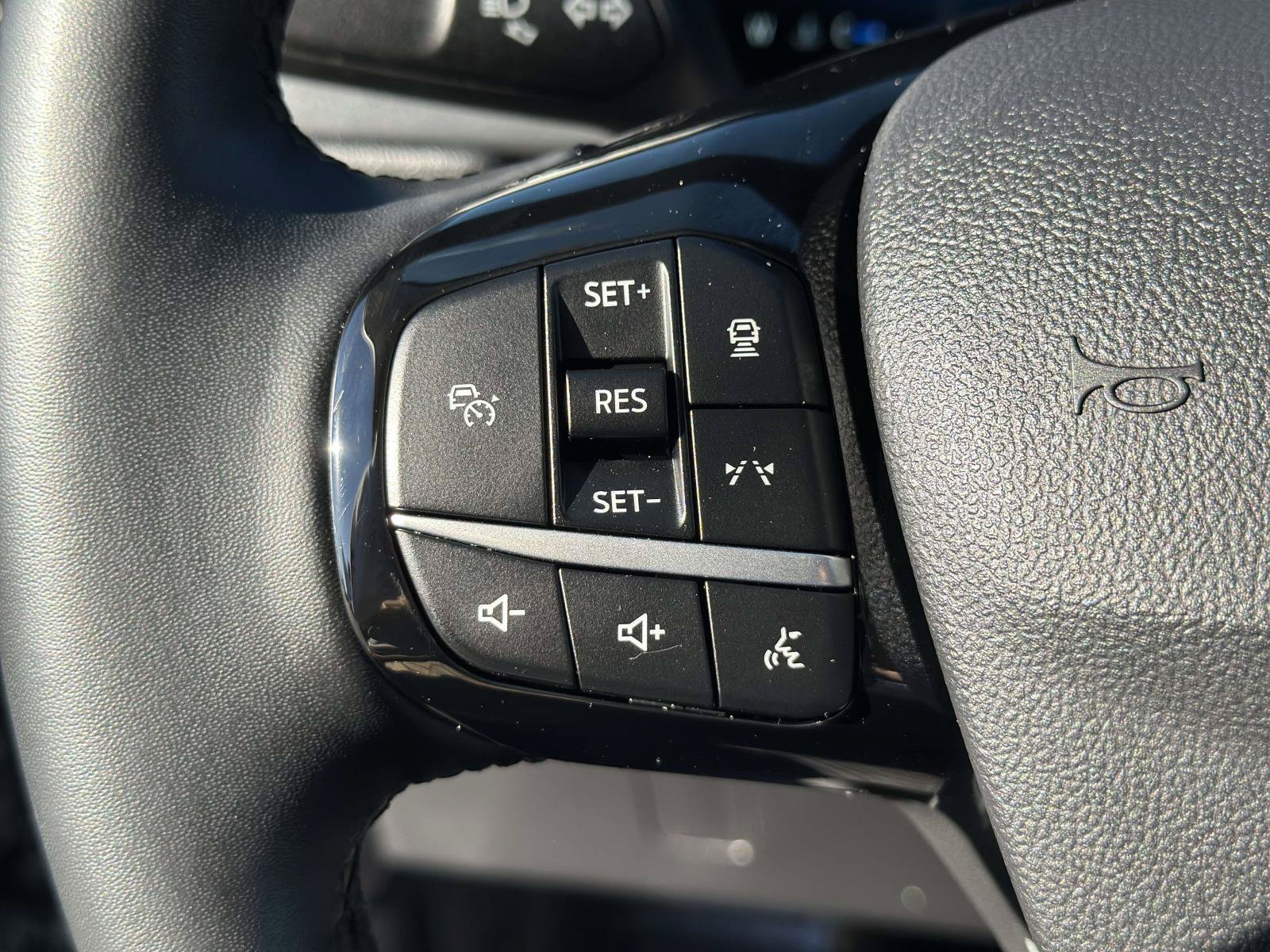 Used 2025 Ford Escape Platinum FWD image 17