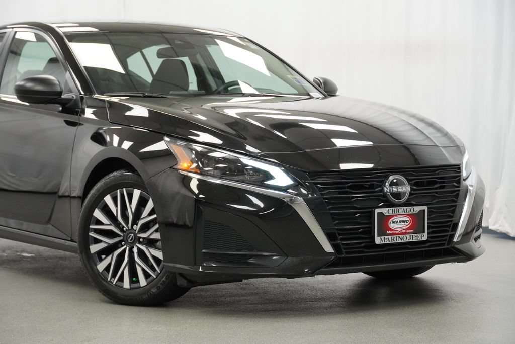 Used 2025 Nissan Altima 2.5 SV FWD image 3
