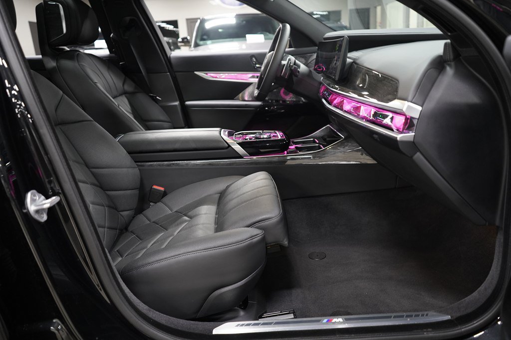 Used 2025 BMW 760i xDrive w/ Executive Package AWD/4WD image 35