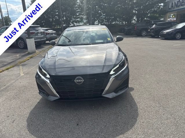Used 2024 Nissan Altima 2.5 SV FWD image 8
