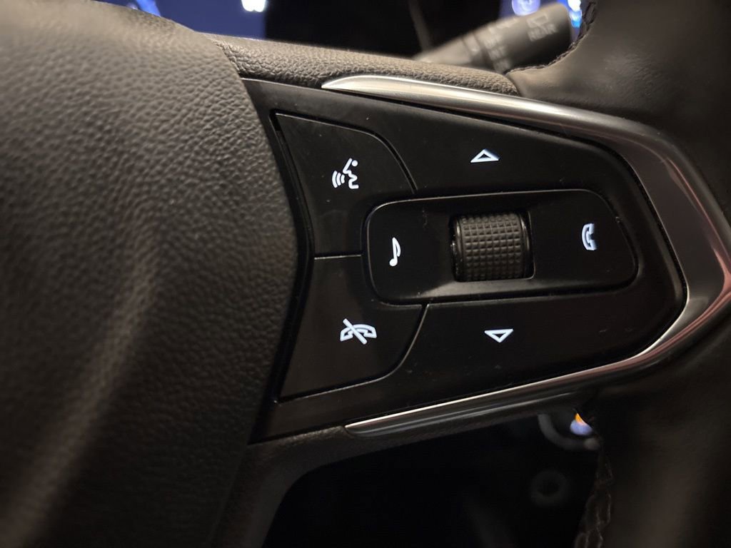 Used 2025 Chevrolet Trax LT w/ LT Convenience Package image 16