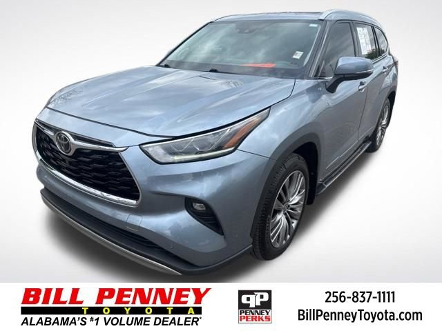 Used 2021 Toyota Highlander Platinum AWD/4WD image 1