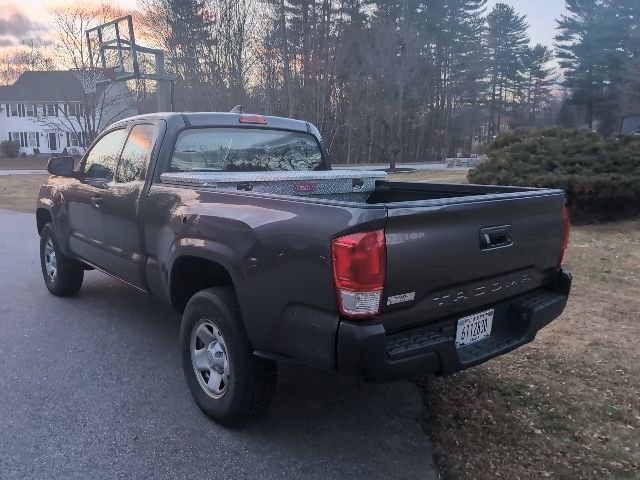 Used 2016 Toyota Tacoma SR image 5