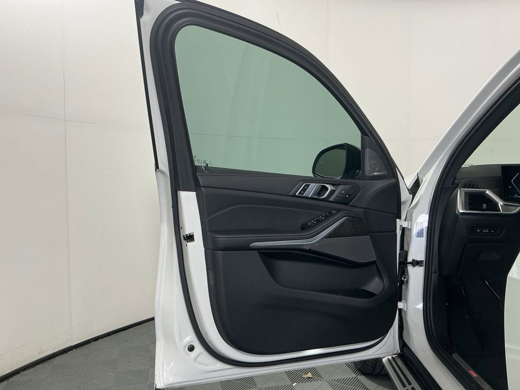 Certified 2025 BMW X5 sDrive40i w/ Climate Comfort Package RWD image 19