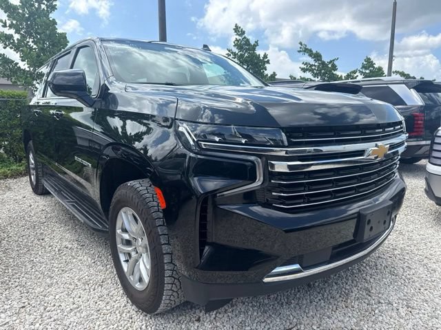 Used 2024 Chevrolet Suburban LT RWD image 3