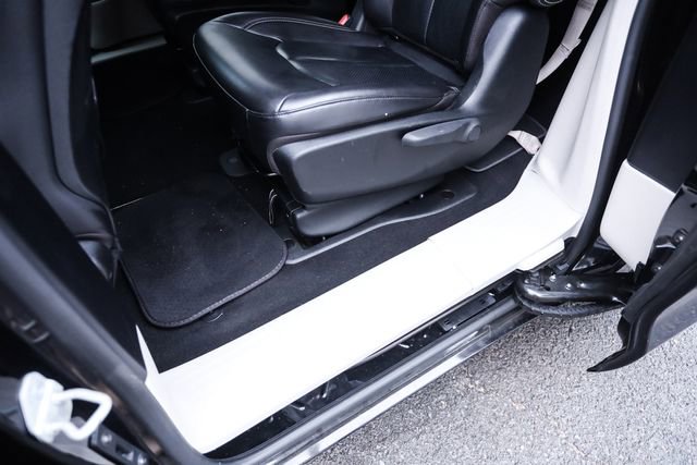 Used 2022 Chrysler Pacifica Touring-L w/ Uconnect Theater Family Group FWD image 69