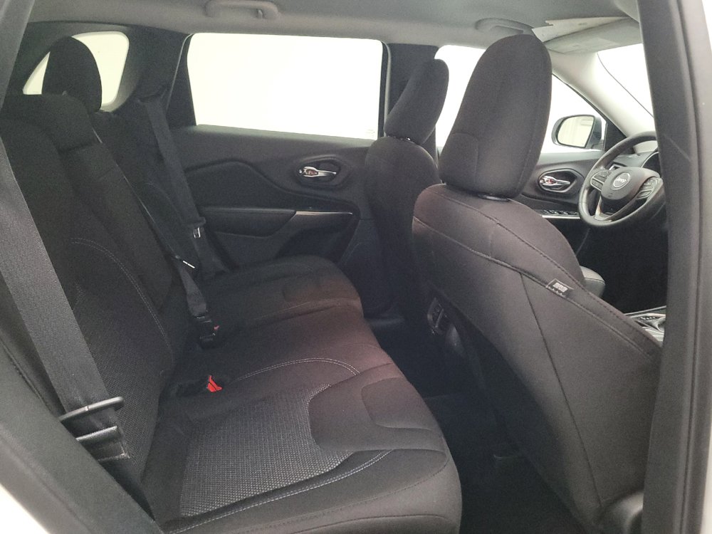 Used 2019 Jeep Cherokee Latitude w/ Popular Appearance Group AWD/4WD image 19