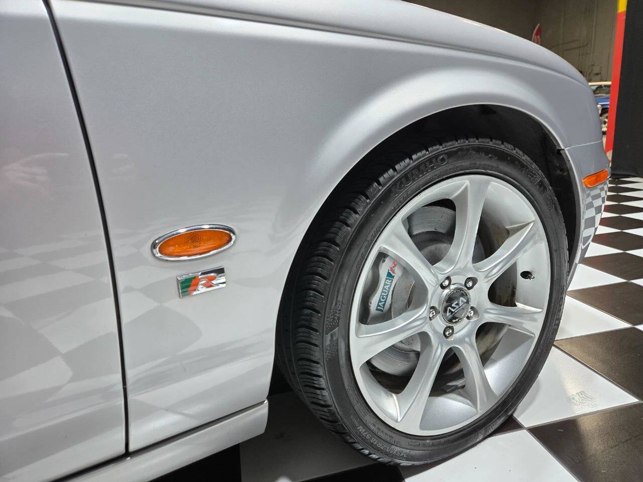 Used 2005 Jaguar S-TYPE R RWD image 32