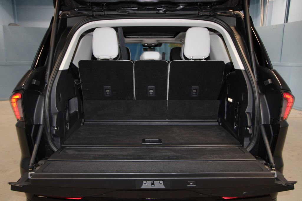 Used 2025 Lincoln Navigator Reserve image 44