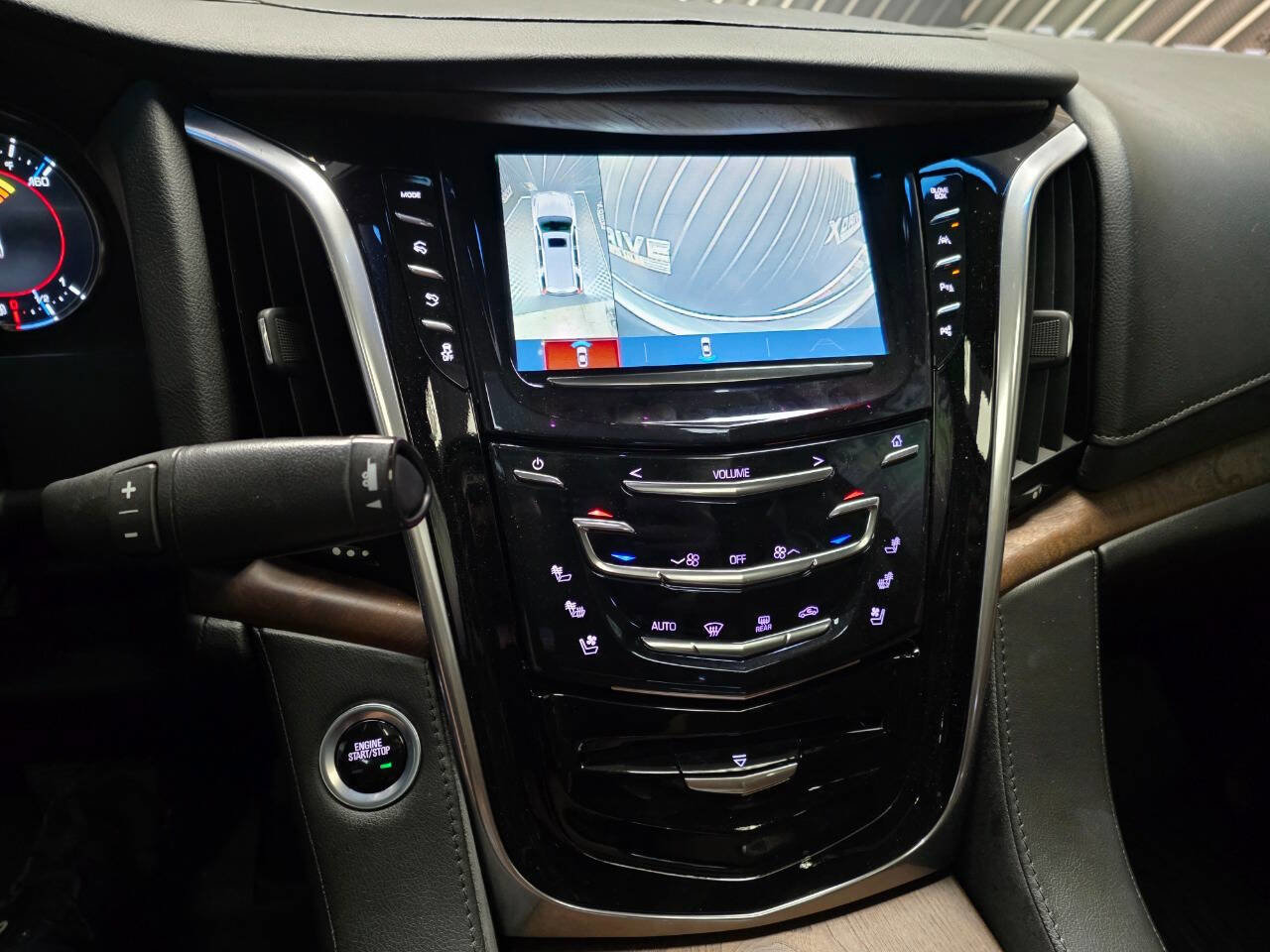 Used 2018 Cadillac Escalade ESV Luxury AWD/4WD image 27