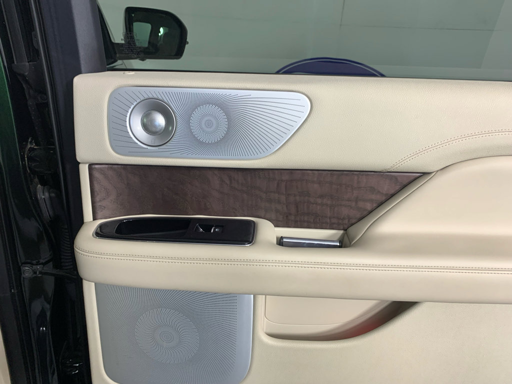 Used 2021 Lincoln Navigator Reserve w/ Luxury Package image 40