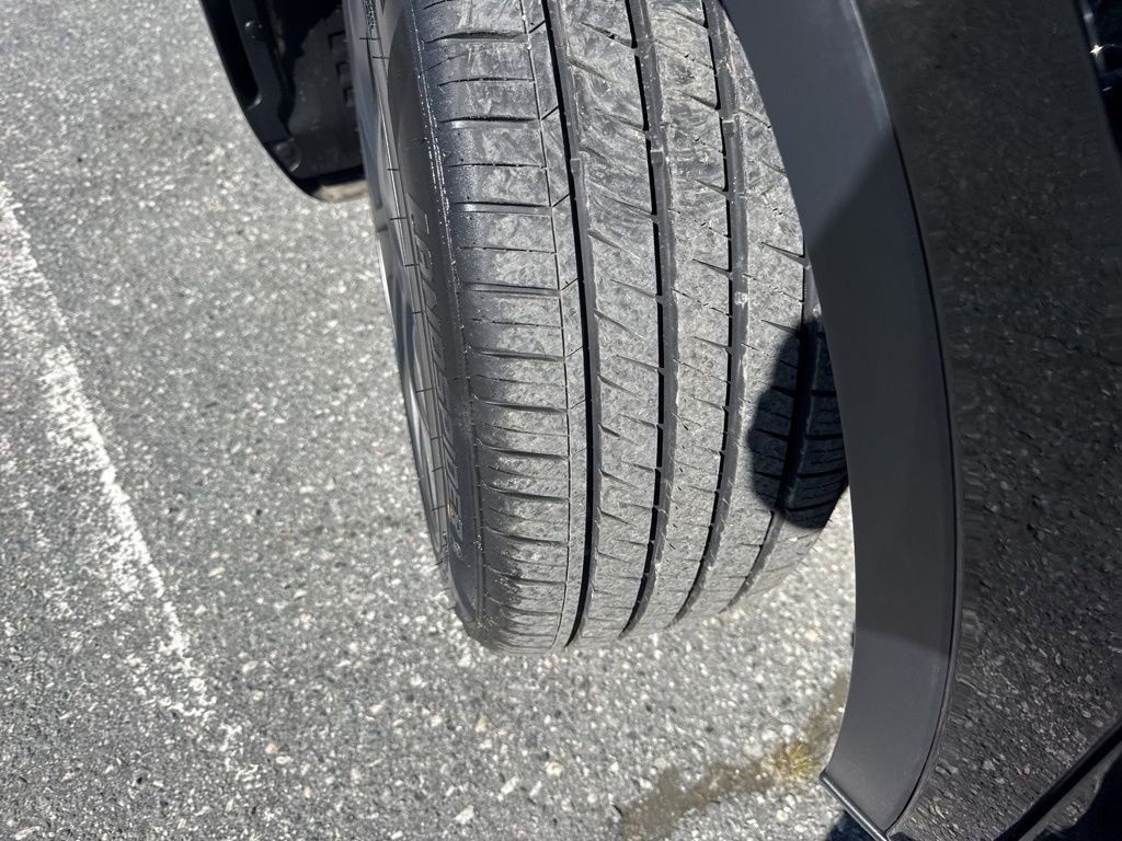 Used 2025 Tesla Model Y Long Range RWD image 34