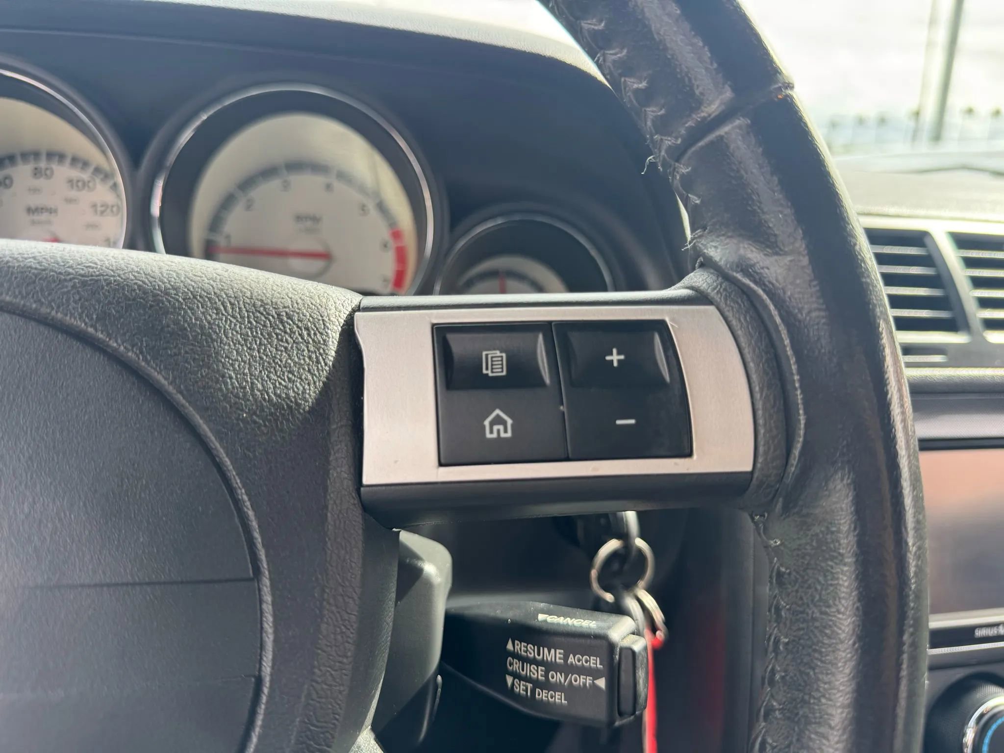 Used 2010 Dodge Challenger R/T image 24