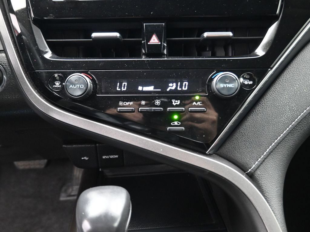 Used 2022 Toyota Camry SE image 9