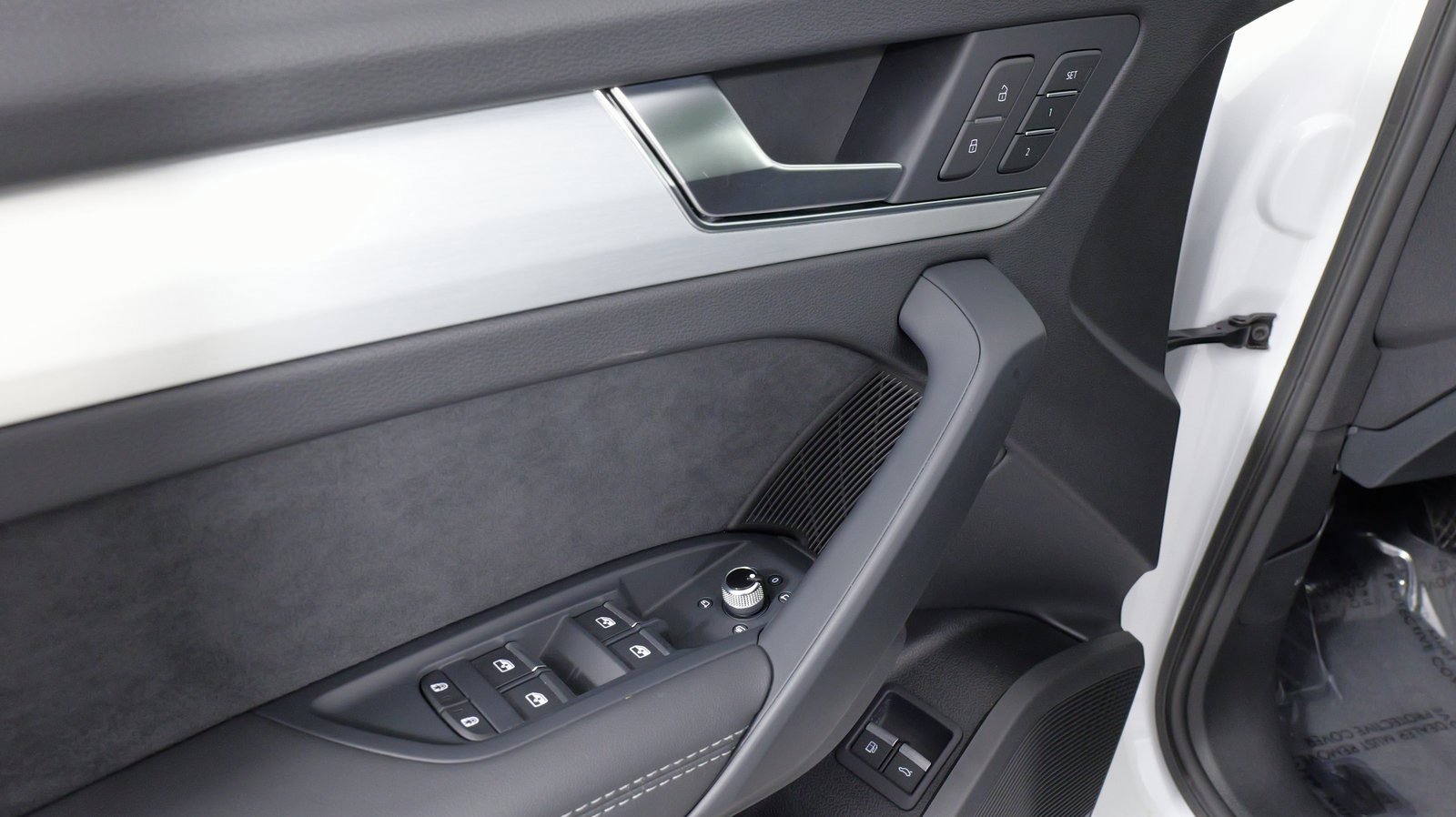 Used 2024 Audi Q5 e Premium Plus w/ Premium Plus Package image 35