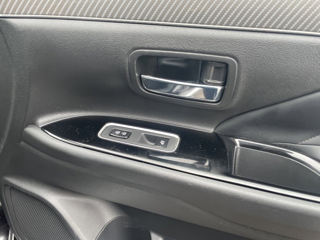 Used 2020 Mitsubishi Outlander SEL image 11