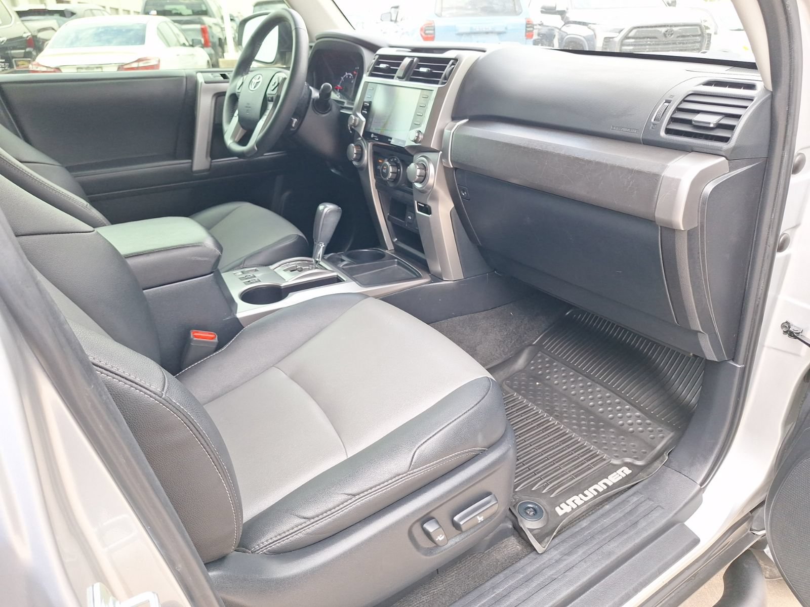 Used 2020 Toyota 4Runner SR5 Premium RWD image 33